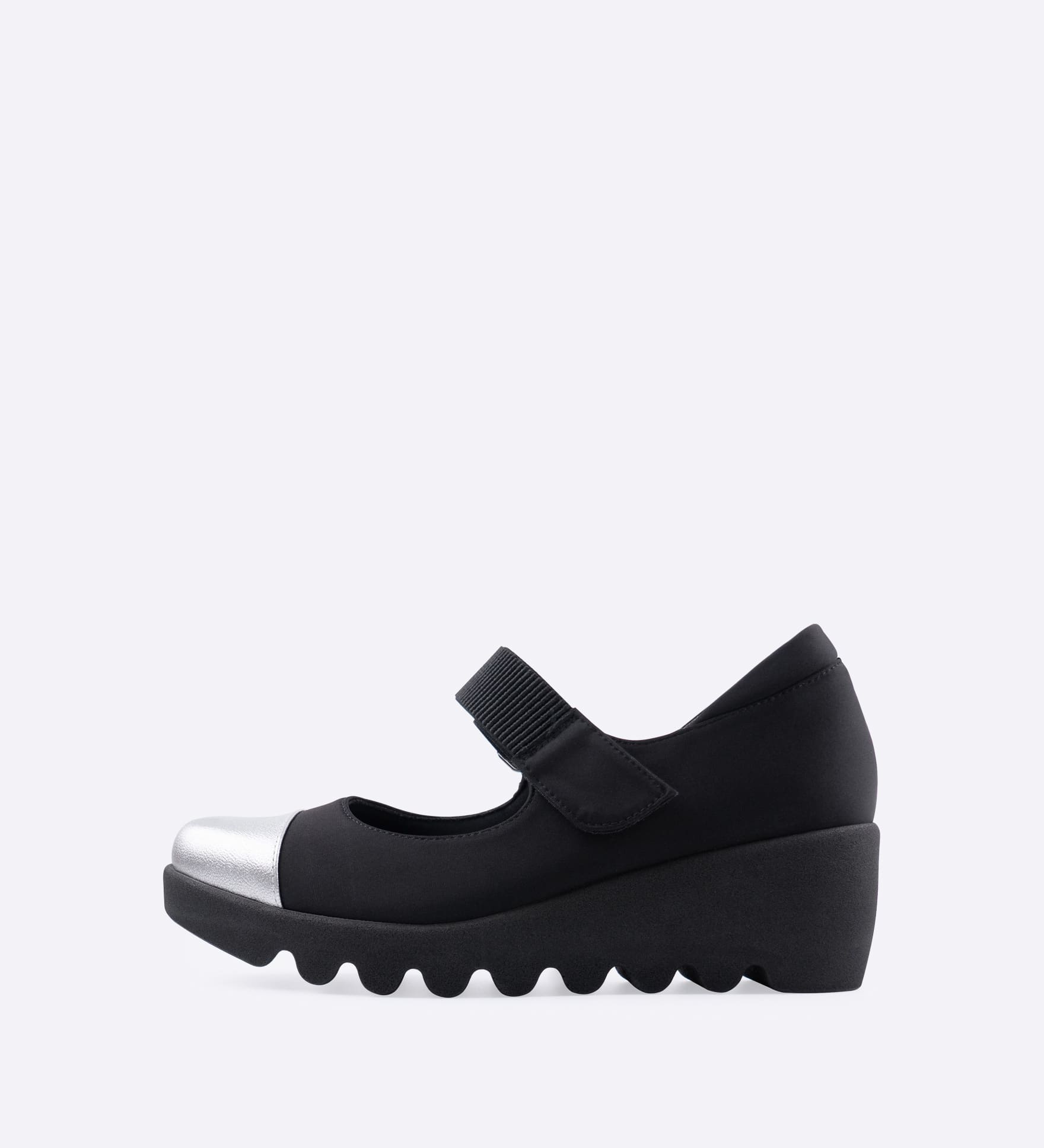 Luxe Fit �X�g���b�`�����[�W�F�[��