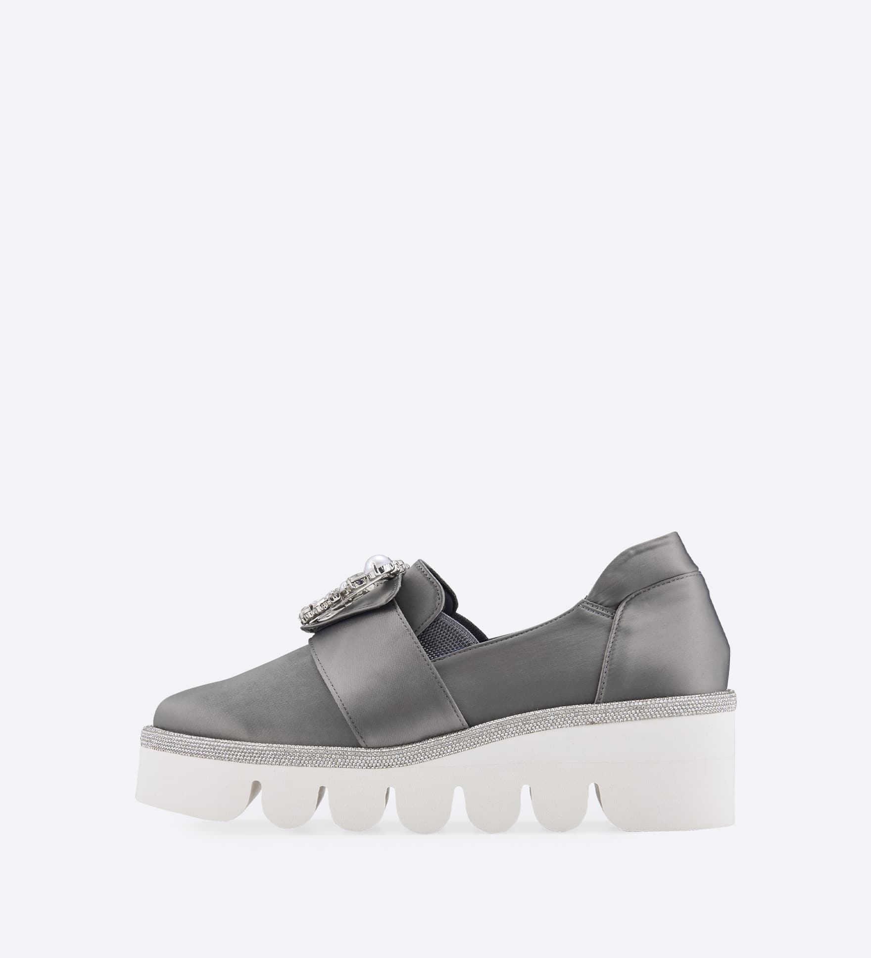 ���A�i�X���b�|��